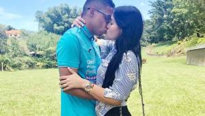 El seleccionado hondureño Emilio Izaguirre ha recibido la motivación tras ser visitado por su esposa, Virginia Varela y sus hijos. Fotos Instagram