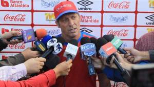 El entrenador del Olimpia, Pedro Troglio, atendió a los medios de comunicación este martes tras ganar las vueltas del Apertura. Fotos Ronal Aceituno