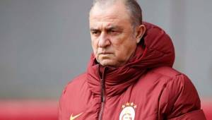 Fatih Terim, técnico del Galatasaray, confirmó que dio positivo por coronavirus y se encuentra bien en un hospital de Turquía.