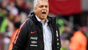 Reinaldo Rueda, entrenador de la Selección de Chile, lamentó que se haya cancelado el partido contra Perú por un tema político. Foto cortesía