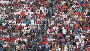 Poco más de 17 mil aficionados ingresaron ayer al estadio Nacional. Foto: Ronal Aceituno.