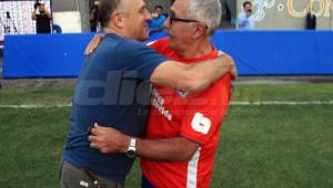 El nuevo entrenador de Honduras hará una gira por todos los clubes de la Liga Nacional, esta vez visitó al Olimpia de su compatriota Manuel Keosseián.