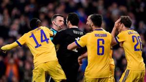 El portero de la Juventus, Buffon, fue expulsado por los reclamos al árbitro tras el penal sancionado al Real Madrid que los sacó de la Champions. Foto AFP