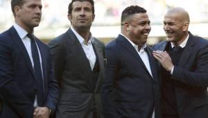 Michael Owen, Luis Figo, Ronaldo Nazario y Zinedine Zidane en el Santiago Bernabéu.
