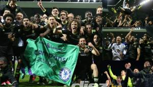 El Chelsea se proclamó campeón de la Premier League al vencer al Albion con el único tanto de Batshuayi, y así celebraron los 'Blues' luego de conquistar su sexto título en su historia.
