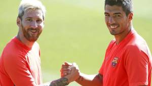 Lionel Messi juanto a Luis Suárez en un entranamiento con el Barcelona.