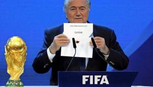 Blatter asegura que las elecciones para los mundiales de Rusia 2018 y Qatar 2022 hubo 'intervención política'. Foto AFP
