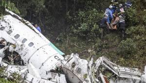 Según aereonáutica, los pilotos no se cercioraron sobre el error que le costó la vida a 71 personas al quedarse sin combustible a 19 mil pies de altura. Foto AFP