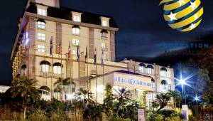 El hotel Hilton Princess de San Pedro Sula es el lugar donde los australianos montarán su campamento para preparar el partido ante la Bicolor. Foto cortesía