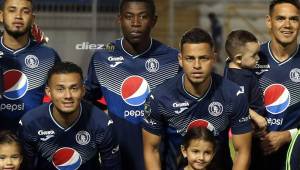 Wesly Decas tiene 20 años y fue a los 17 que debutó haciéndolo con el FC Juárez de México.