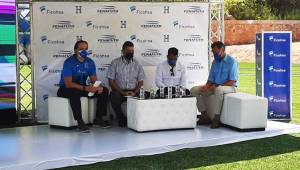 Los miembros de la Fenafuth durante el lanzamiento de la boletería para los juegos de la Selección de Honduras ante Costa Rica y Jamaica. Fotos Carlos Castellanos