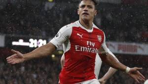 El jugador chileno fue la figura del encuentro al marcar los dos goles que le dieron la victoria al Arsenal.