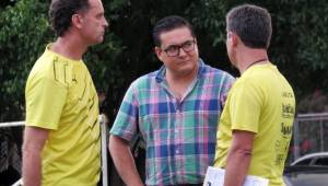 Este fue el momento cuando Daniel Uberti y Mauro Reyes discutieron fuertemente en la sede y tuvo que intervenir Eloy Page, gerente administrativo del equipo.