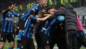 Un golazo de Barella hizo líder al Inter y obliga a la Juventus a vencer al AC Milan este domingo.