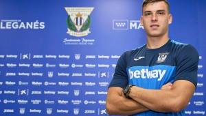 Andriy Lunin ya luce los colores del Leganés de la Primera División de España.