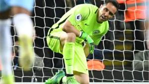 Claudio Bravo estará de baja varios meses tras lesionarse el tendón de Aquiles.