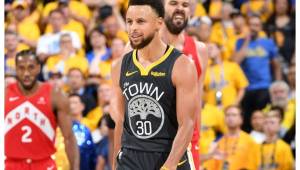 Stephen Curry lamentó no poder ayudar a los Golden State Warriors para ganar el título de la NBA ante los Raptors de Toronto.