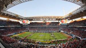 El Hard Rock de Miami luce espectacular en el Super Bowl donde San Francisco y Kansas City definen al mejor equipo de la NFL en su temporada 100.