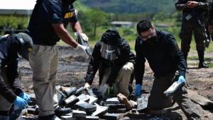 El portavoz militar, José Coello, dijo que los 36 fardos encontrados en la lancha, incautada en la costa frente a la comunidad de indígenas misquitos de Palacios, contenían unos 901 kilos de cocaína.