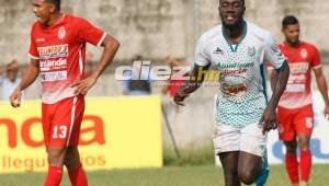 El trinitense Rundell Winchester festeja el gol que tiene al Platense salvando la categoría y clasificando a repechaje. Foto DIEZ