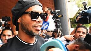 Ronaldinho llegó a un acuerdo con la Fiscalía de Paraguay y queda libre junto a su hermano.