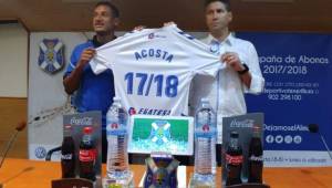 Acosta presentado como nuevo jugador del Tenerife.