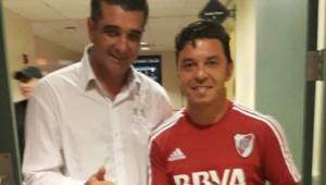 Diego Vázquez junto a Marcelo Gallardo, técnico de River Plate.