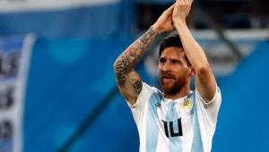 Lionel Messi reaccionó feliz por el pase de Argentina a los octavos del Mundial de Rusia 2018 y agradeció a la afición por el apoyo. Foto AFP