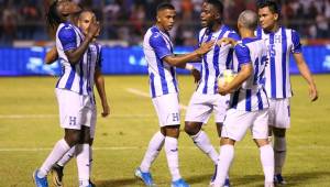 Honduras derrotó a Chile en el Estadio Olímpico con goles de Alberth Elis y Jonathan Rubio.