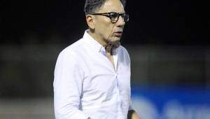 Salomón Nazar no está conforme con el rendimiento de algunos futbolistas experimentados de su equipo.