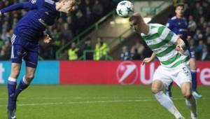 Con autogol de Jozo Simunovic, el Anderlecht venció al Celtic y lo eliminó de la UEFA Champions League.