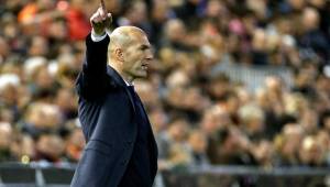 Zinedine Zidane salió molesto tras la derrota ante Valencia.
