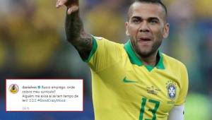 Dani Alves se resiste al retiro y espera que algún equipo desee sus servicios para la próxima temporada.