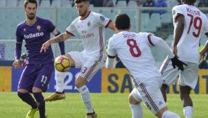 Hakan Calhanoglu le dio el gol del empate el AC Milan con la Fiorentina.