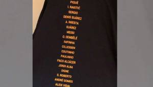 Esta es la camiseta que el Barcelona mandó a elaborar para conmemorar el título 25 de su historia.