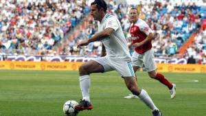 Luis Figo estuvo en el último juego de leyendas del Real Madrid ante el Arsenal.
