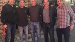 Fabián Coito, entrenador de la Selección de Honduras (centro), junto a Tab Ramos (izq.), el exjugador del Motagua y Victoria, Álvaro Izquierdo (der.). Foto cortesía