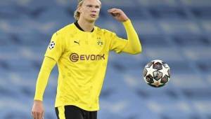 Haaland apenas tiene 20 años de edad y no se cansa de hacer goles con la camisa del Dortmund. Todos lo quieren.
