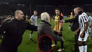 El presidente del PAOK, Ivan Savvidis, ingresó a la cancha con una pistola.