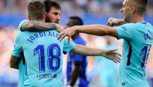 Messi felicitado por Jordi Alba y Deulofeu tras sus anotaciones.