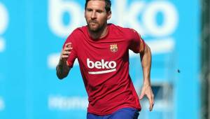 Messi durante el entrenamiento del Barcelona; el argentino ya tiene un tanto en la Liga Española 2020-21.