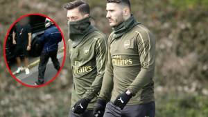 Los futbolistas del Arsenal de Inglaterra, Mesut Ozil y Sead Kolasinac vivieron un momento de terror cuando fueron asaltados en Inglaterra. Fotos cortesía