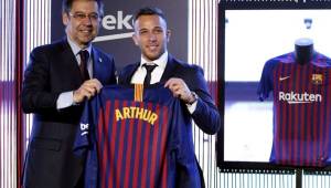 Arthur no se queda con el Barcelona porque para la renovación pide mucho dinero.
