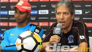 Carlos Restrepo técnico del Olimpia sabe que no será fácil pasar del Alianza de El Salvador.