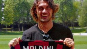 Maldini es uno de los ex jugadores más queridos por la afición del Milan.