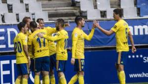 Celebración del Cádiz en una de sus anotaciones ante Oviedo este domingo en la segunda división de España.