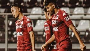 El Saprissa iba a disputar este domingo su partido contra el San Carlos pero fue suspendido ya que todo el plantel morado fue puesto en cuarentena dos semanas.