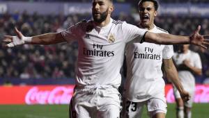 Benzema abrió el marcador en el primer tiempo desde los 12 pasos.