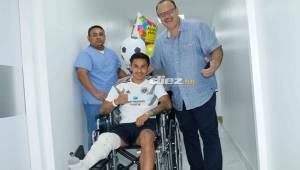 El doctor Óscar Benítez confirmó que Najar podría regresar en menos de 6 meses. Foto: Neptalí Romero.