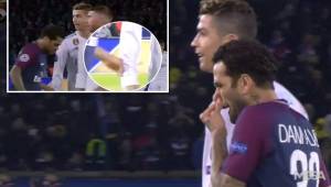 Las cámaras de televisión captaron el gesto de Dani Alves con Cristiano Ronaldo y el brasileño explotó en redes sociales.